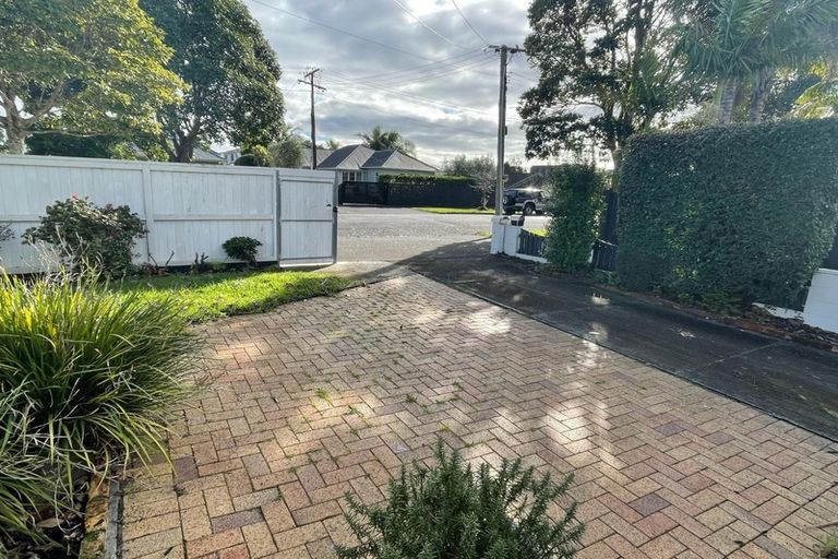 Photo of property in 20 Alberta Street, Point Chevalier, Auckland, 1022