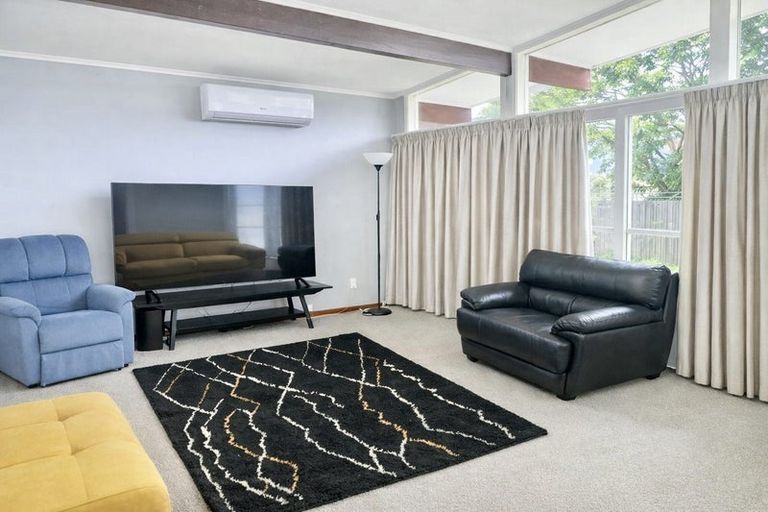 Photo of property in 21 Riverpark Crescent, Henderson, Auckland, 0610