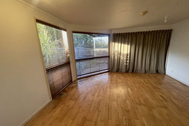 Photo of property in 180 Marine Parade North, Piha, New Lynn, 0772