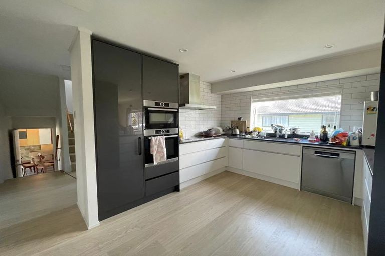 Photo of property in 31 Crestview Place, Browns Bay, Auckland, 0630