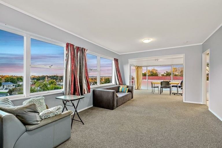 Photo of property in 73 Waimumu Road, Massey, Auckland, 0614