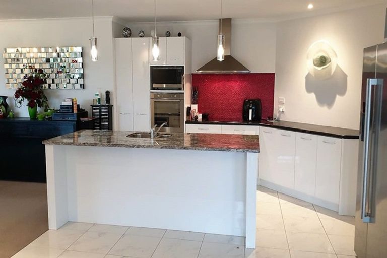 Photo of property in 61 Links Drive, Waiwhakaiho, New Plymouth, 4312