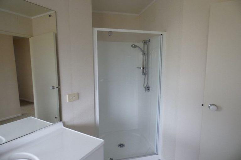 Photo of property in 72 Kingdale Road, Henderson, Auckland, 0610