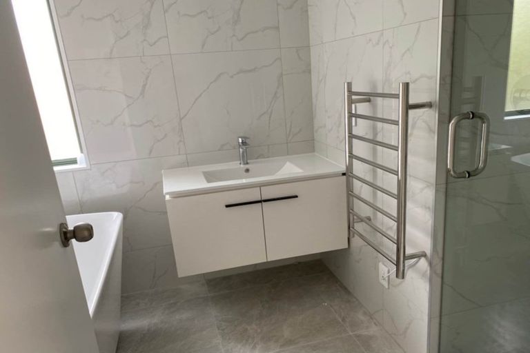 Photo of property in 29 Pukatea Avenue, Albany, Auckland, 0632