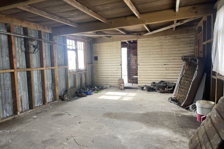 Photo of property in 50 Seaward Road, Edendale, 9825