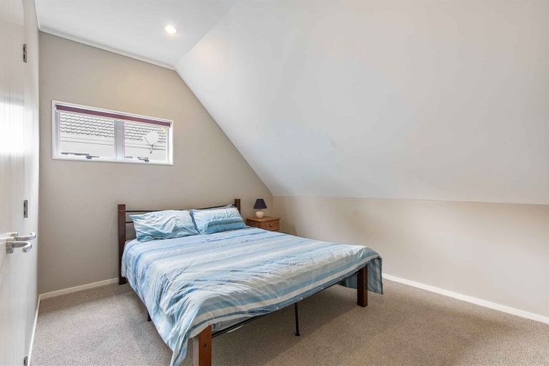 Photo of property in 2/19 Pemberton Avenue, Bayview, Auckland, 0629
