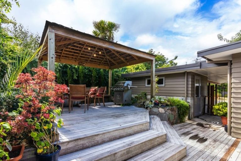 Photo of property in 34 Titoki Avenue, Waipahihi, Taupo, 3330