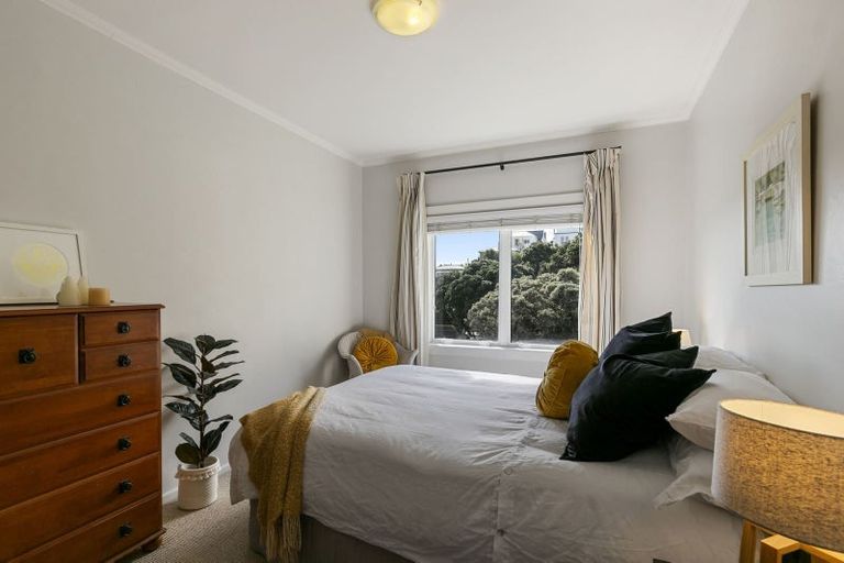 Photo of property in Kingsgate Flats, 10 Austin Street, Mount Victoria, Wellington, 6011