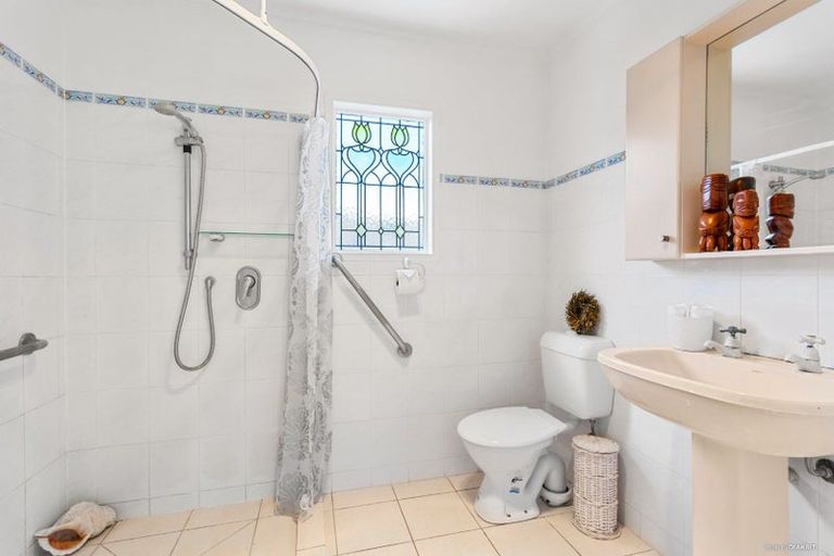 Photo of property in 1/7 Flaxdale Street, Birkdale, Auckland, 0626