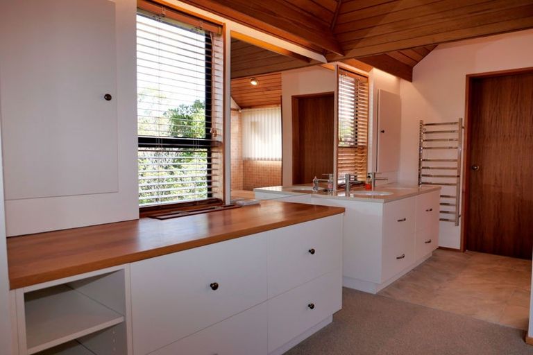 Photo of property in 10 Edgewater Street, Waikanae, 5036
