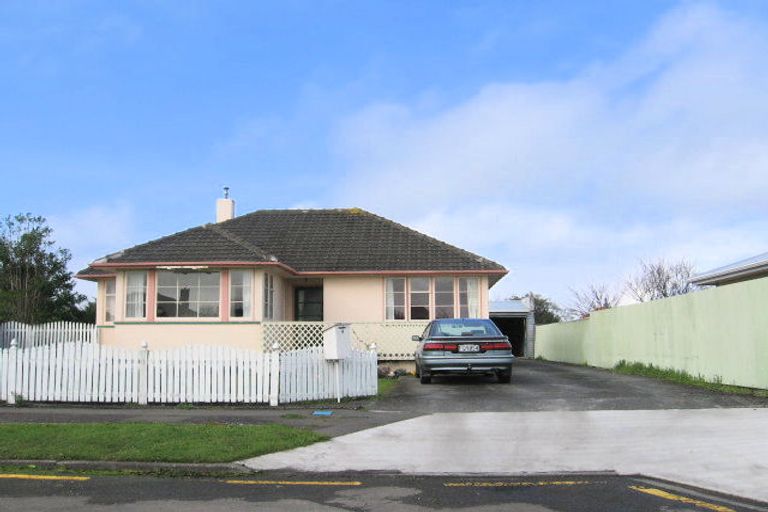 Photo of property in 11 Devon Place, Roslyn, Palmerston North, 4414