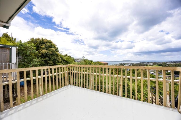 Photo of property in 92 Knights Road, Rothesay Bay, Auckland, 0630