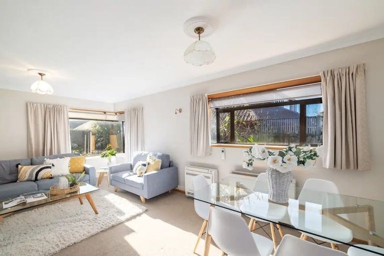 Photo of property in 2/47a Main Road, Redcliffs, Christchurch, 8081