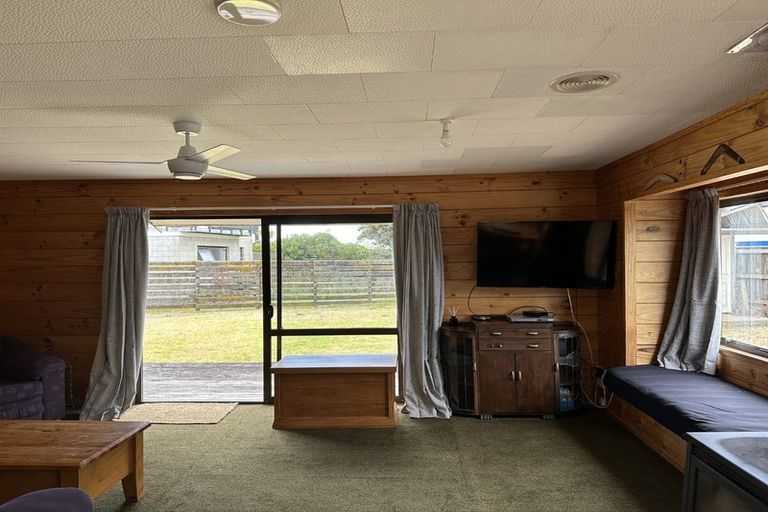 Photo of property in 19 Scott Avenue, Otaki Beach, Otaki, 5512