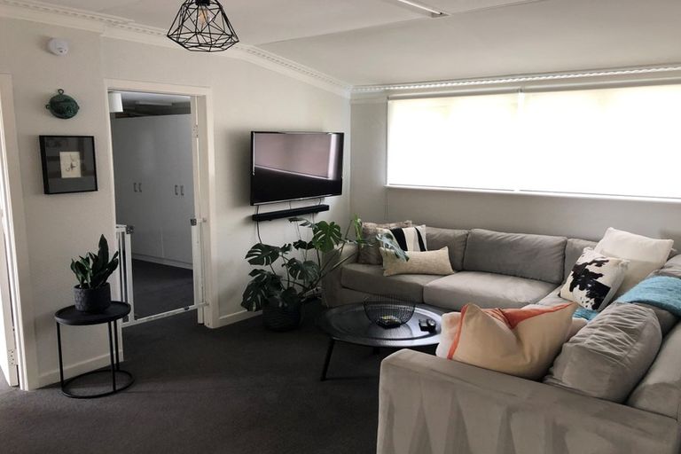 Photo of property in 109 Island Bay Road, Beach Haven, Auckland, 0626