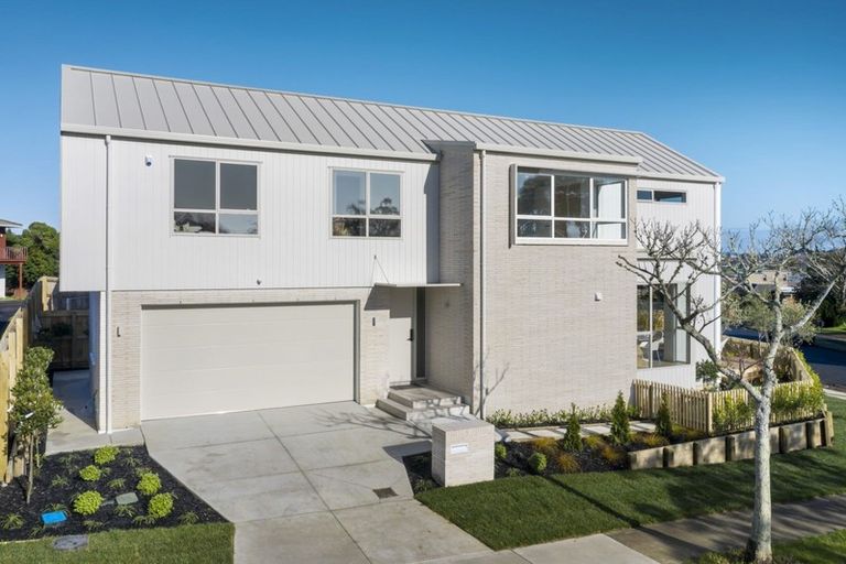 Photo of property in 1 Andrea Place, Sunnyhills, Auckland, 2010