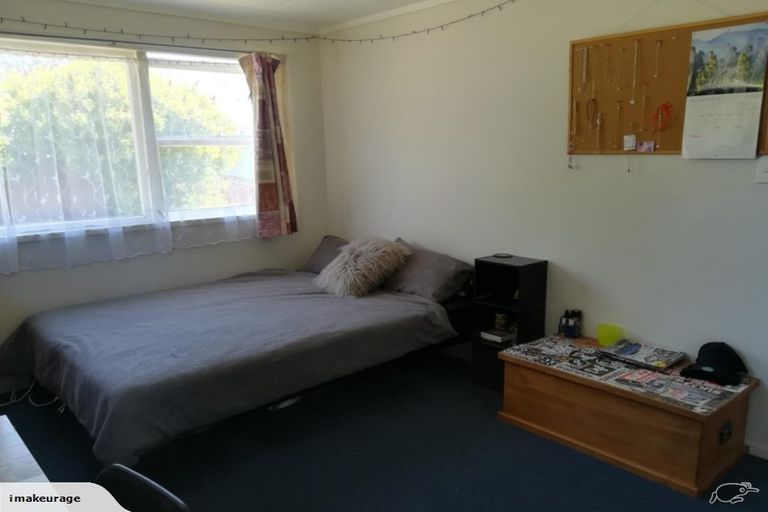 Photo of property in 46 Sunnyside Road, Sunnyvale, Auckland, 0612
