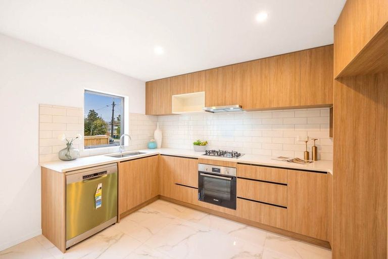 Photo of property in 6d Buisson Glade, West Harbour, Auckland, 0618