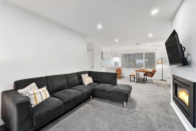 Photo of property in 2/31 Heathcote Road, Castor Bay, Auckland, 0620