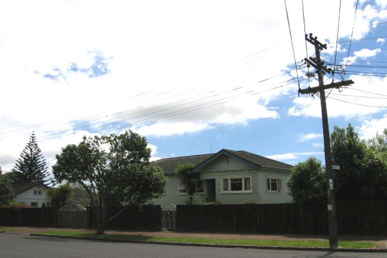 Photo of property in 15 Premier Avenue, Point Chevalier, Auckland, 1022
