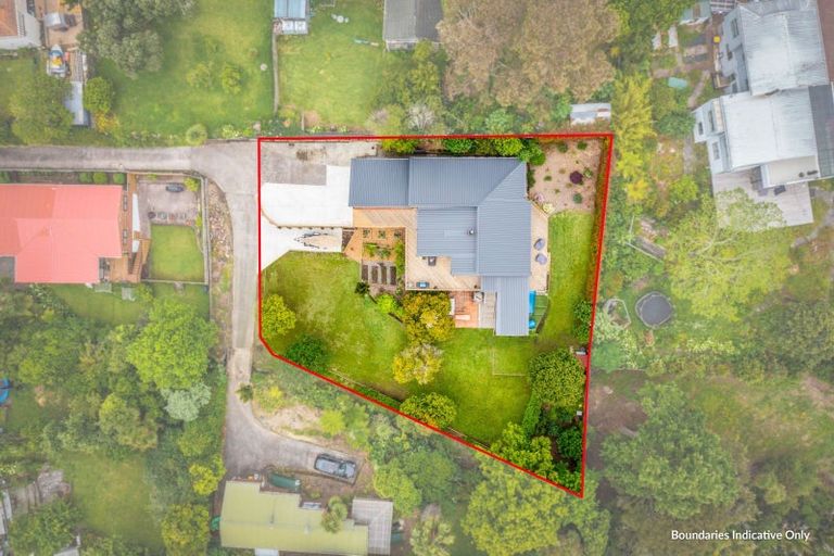 Photo of property in 1/1 Flavia Close, Torbay, Auckland, 0630