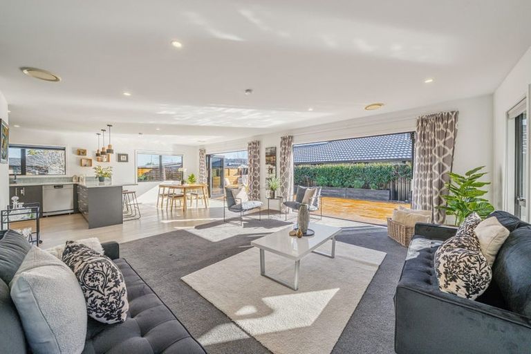 Photo of property in 10 Hopkirk Avenue, Wallaceville, Upper Hutt, 5018