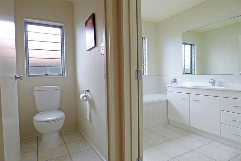 Photo of property in 10 Franco Lane, East Tamaki, Auckland, 2016