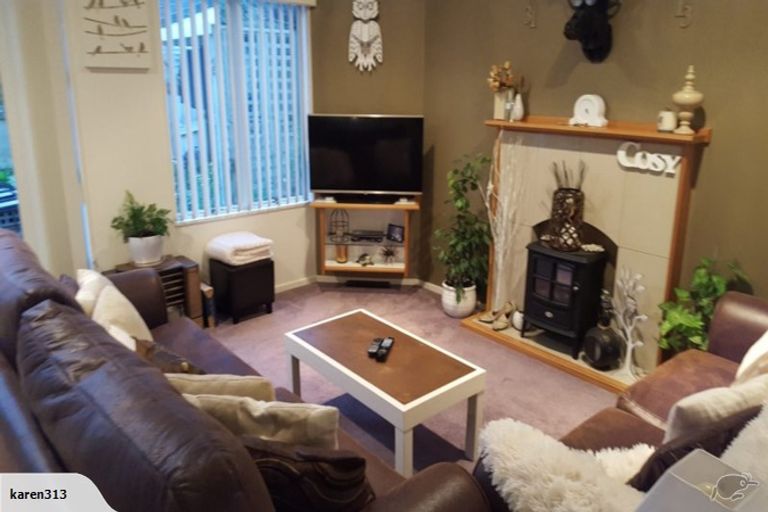 Photo of property in 3/14 Fields Parade, Oteha, Auckland, 0632