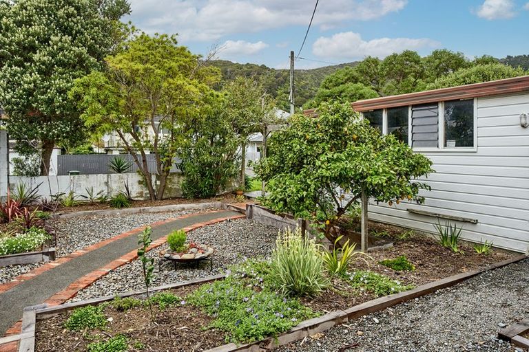 Photo of property in 30 Pukatea Street, Eastbourne, Lower Hutt, 5013