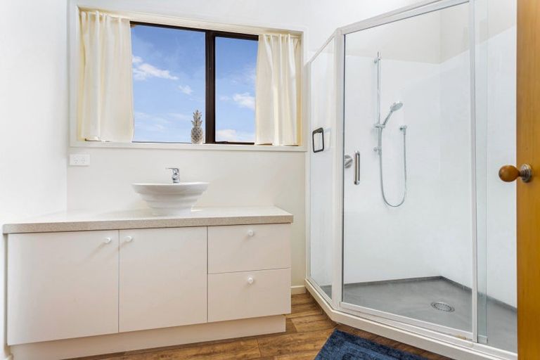 Photo of property in 24 Verbena Road, Birkdale, Auckland, 0626