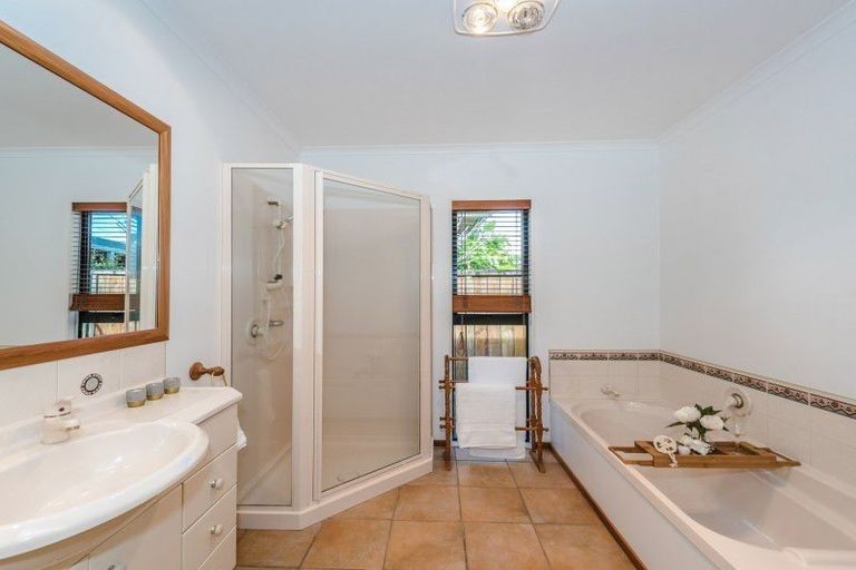 Photo of property in 18a Vardon Road, St Andrews, Hamilton, 3200