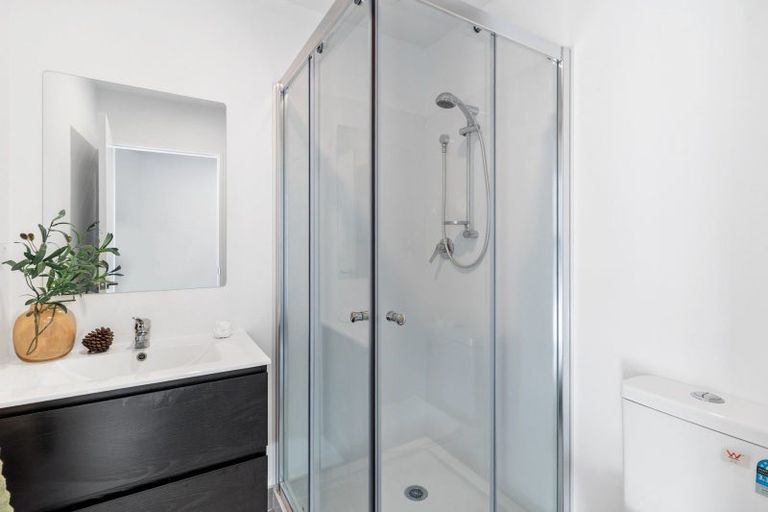 Photo of property in 2/119 Bruce Mclaren Road, Henderson, Auckland, 0612