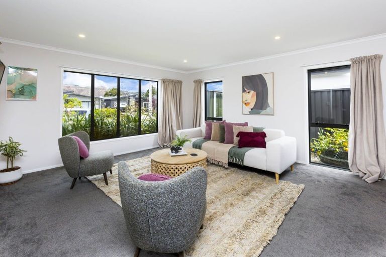 Photo of property in 24 Te Kaeaea Crescent, Wallaceville, Upper Hutt, 5018