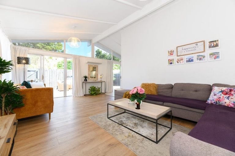 Photo of property in 17 Morriggia Place, Bayview, Auckland, 0629