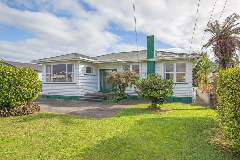Photo of property in 115 Bartholomew Road, Levin, 5510