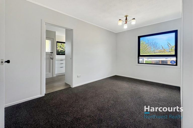 Photo of property in 4 Strid Road, Te Atatu South, Auckland, 0610