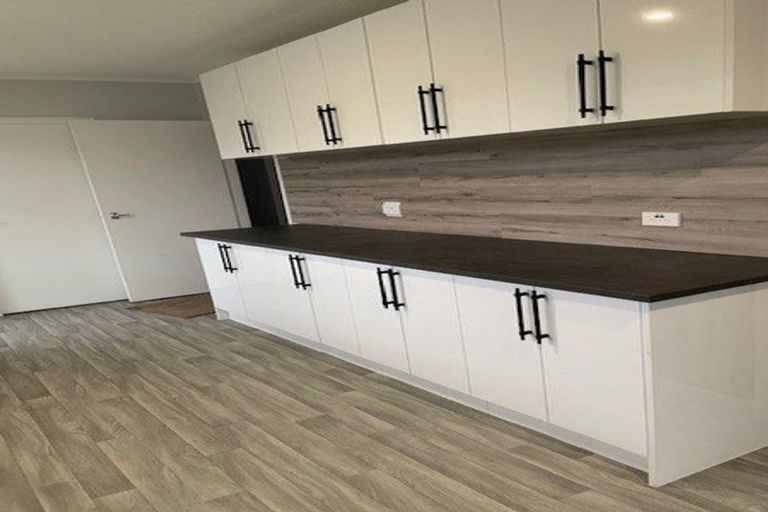 Photo of property in 35 Thornlow Street, Glendene, Auckland, 0602