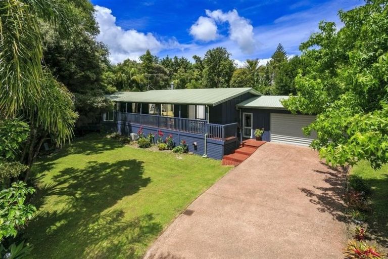 Photo of property in 3a Manon Crescent, Greenhithe, Auckland, 0632