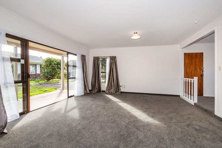 Photo of property in 17 Ti Nana Crescent, Henderson, Auckland, 0610
