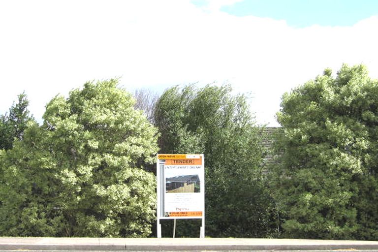 Photo of property in 2/44 Sunset Road, Unsworth Heights, Auckland, 0632