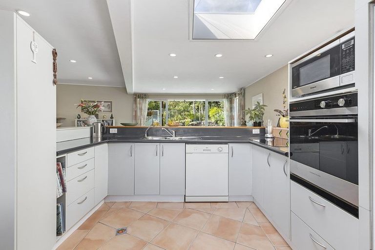 Photo of property in 10 Ponui Place, Mairangi Bay, Auckland, 0630