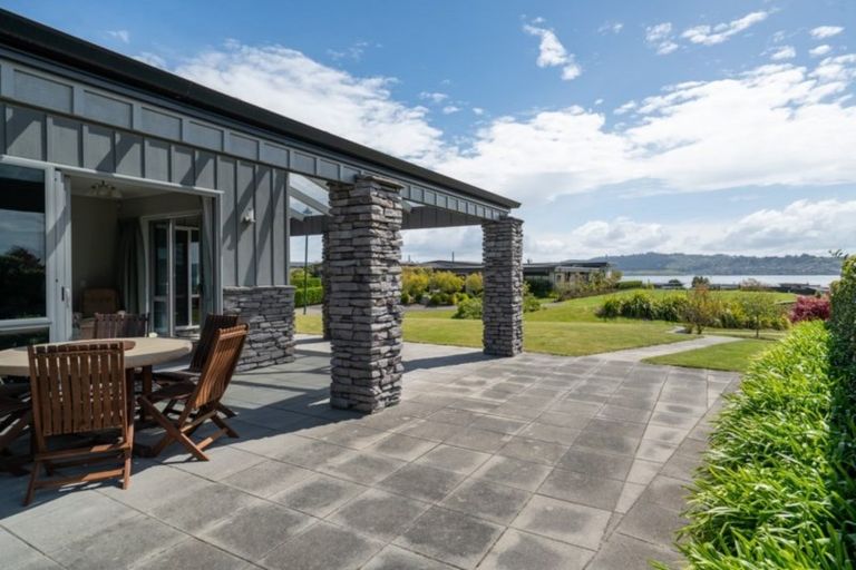 Photo of property in 30 Pukenamu Road, Rainbow Point, Taupo, 3330
