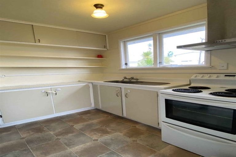 Photo of property in 71 Seaview Road, Glenfield, Auckland, 0629