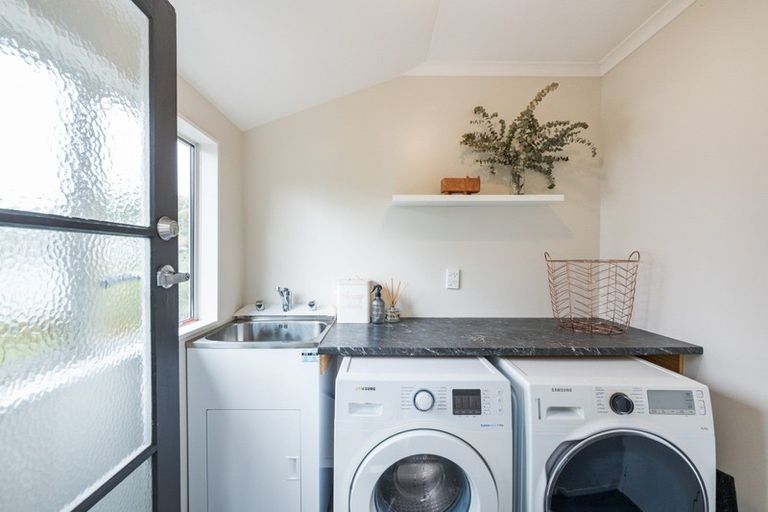 Photo of property in 4 Ruamahanga Crescent, Terrace End, Palmerston North, 4410