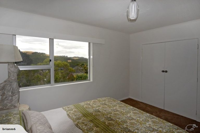 Photo of property in 7a Cheyne Walk, Newlands, Wellington, 6037