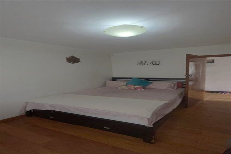 Photo of property in 4 Binsted Road, New Lynn, Auckland, 0600