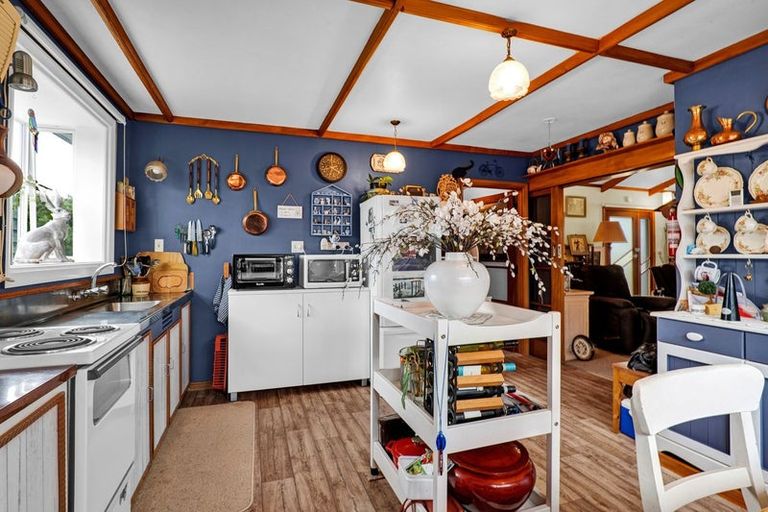 Photo of property in 16 Graham Street, Eltham, 4322