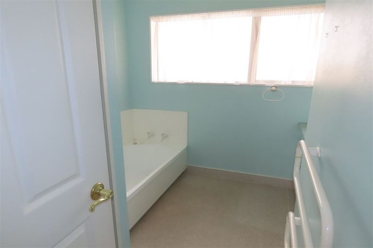 Photo of property in 52 Queen Street West, Levin, 5510