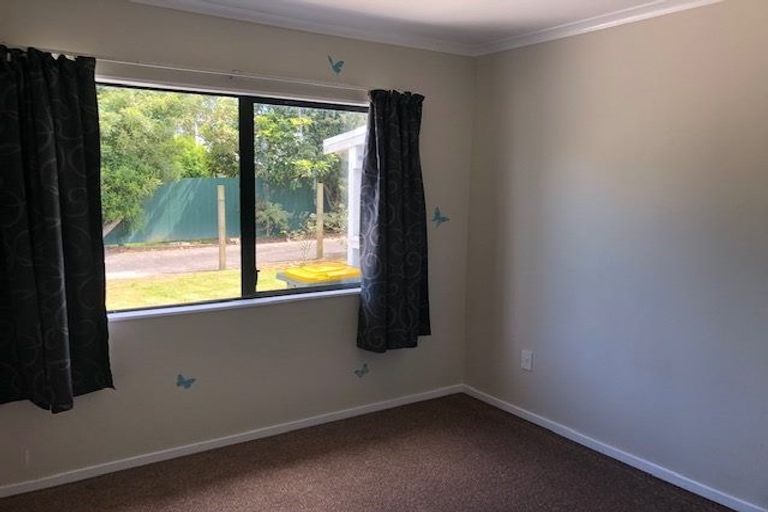 Photo of property in 385 Triangle Road, Henderson, Auckland, 0610