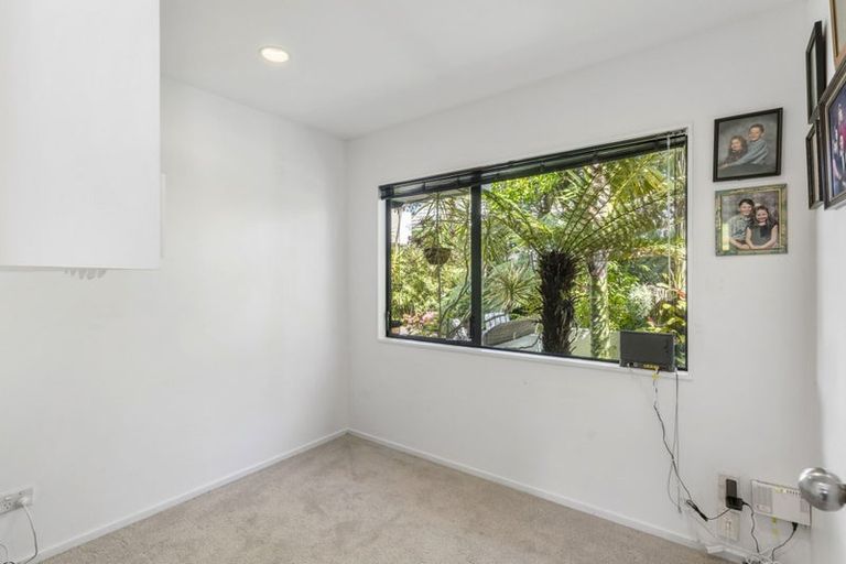 Photo of property in 15 Perendale Close, Somerville, Auckland, 2014